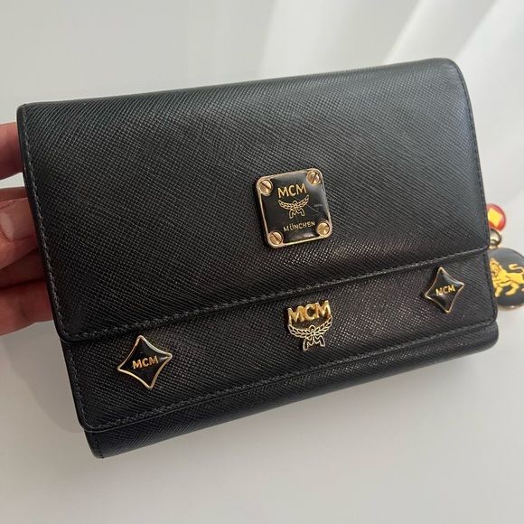 MCM BLACK LEATHER TRIFOLD WALLET - Picture 13 of 16